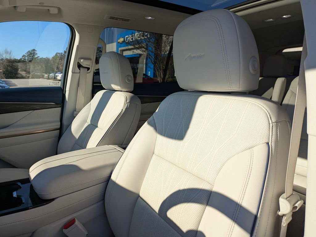 Used 2025 Buick Enclave Avenir w/ Super Cruise Package image 12