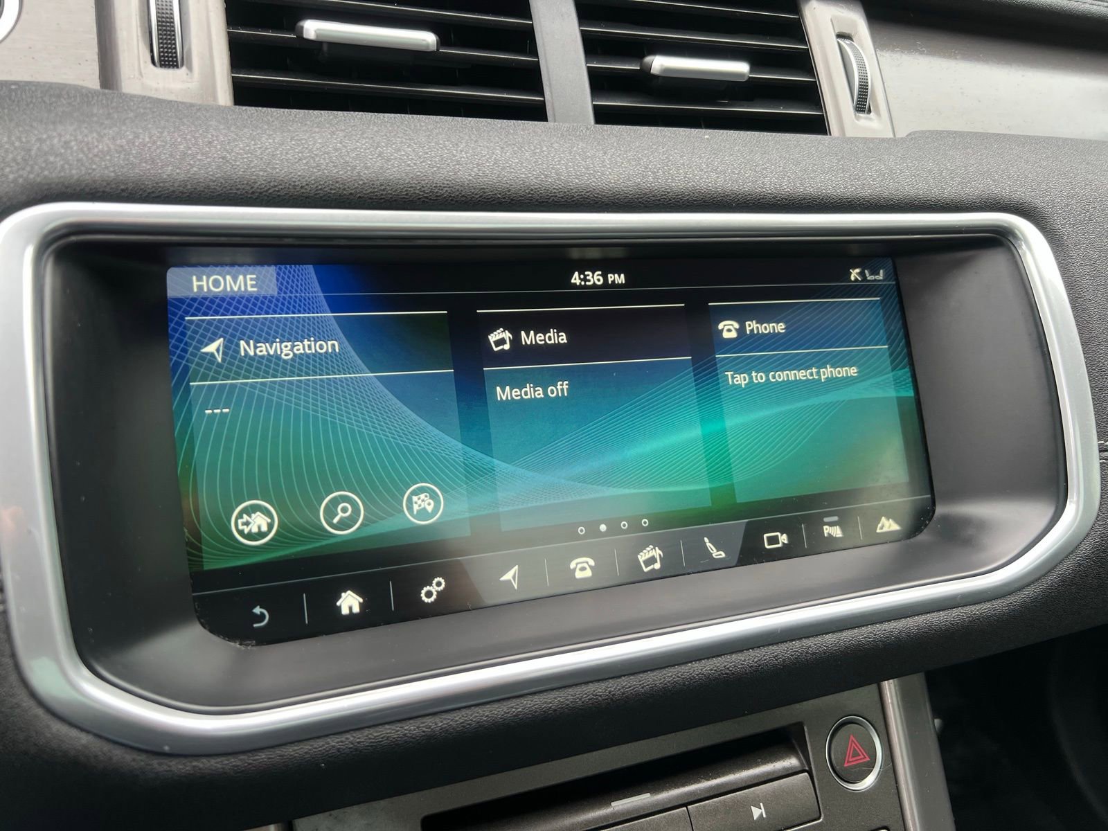 Used 2018 Land Rover Range Rover Evoque SE Premium image 32