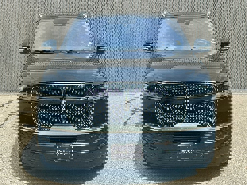 New 2025 Lincoln Navigator Reserve image 2