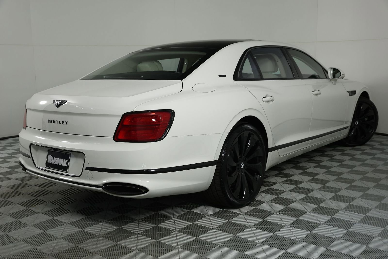 New 2025 Bentley Flying Spur Plug-In Hybrid image 9