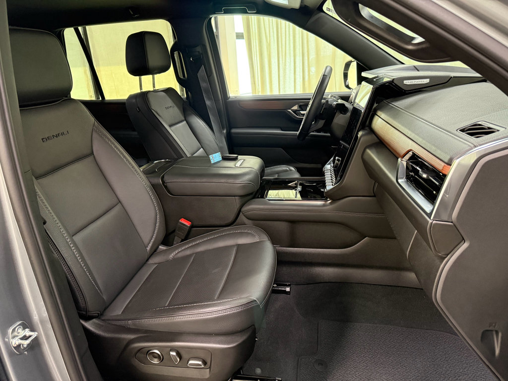 Used 2025 GMC Yukon Denali AWD/4WD image 28