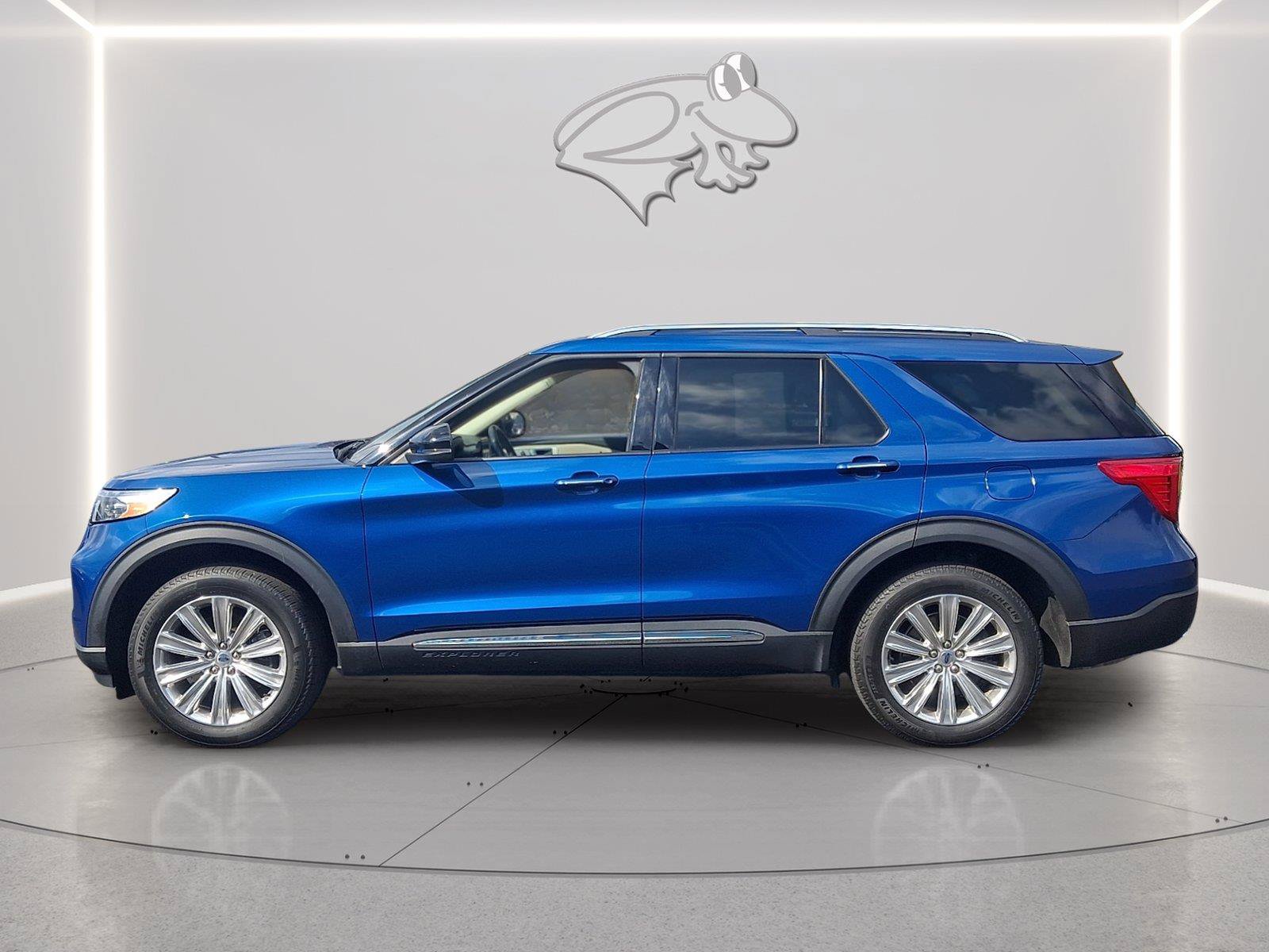 Certified 2023 Ford Explorer Limited w/ Hybrid Equipment Group 310A AWD/4WD image 2