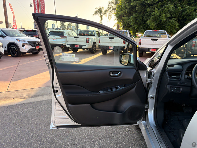 Certified 2025 Nissan Leaf SV Plus FWD image 10