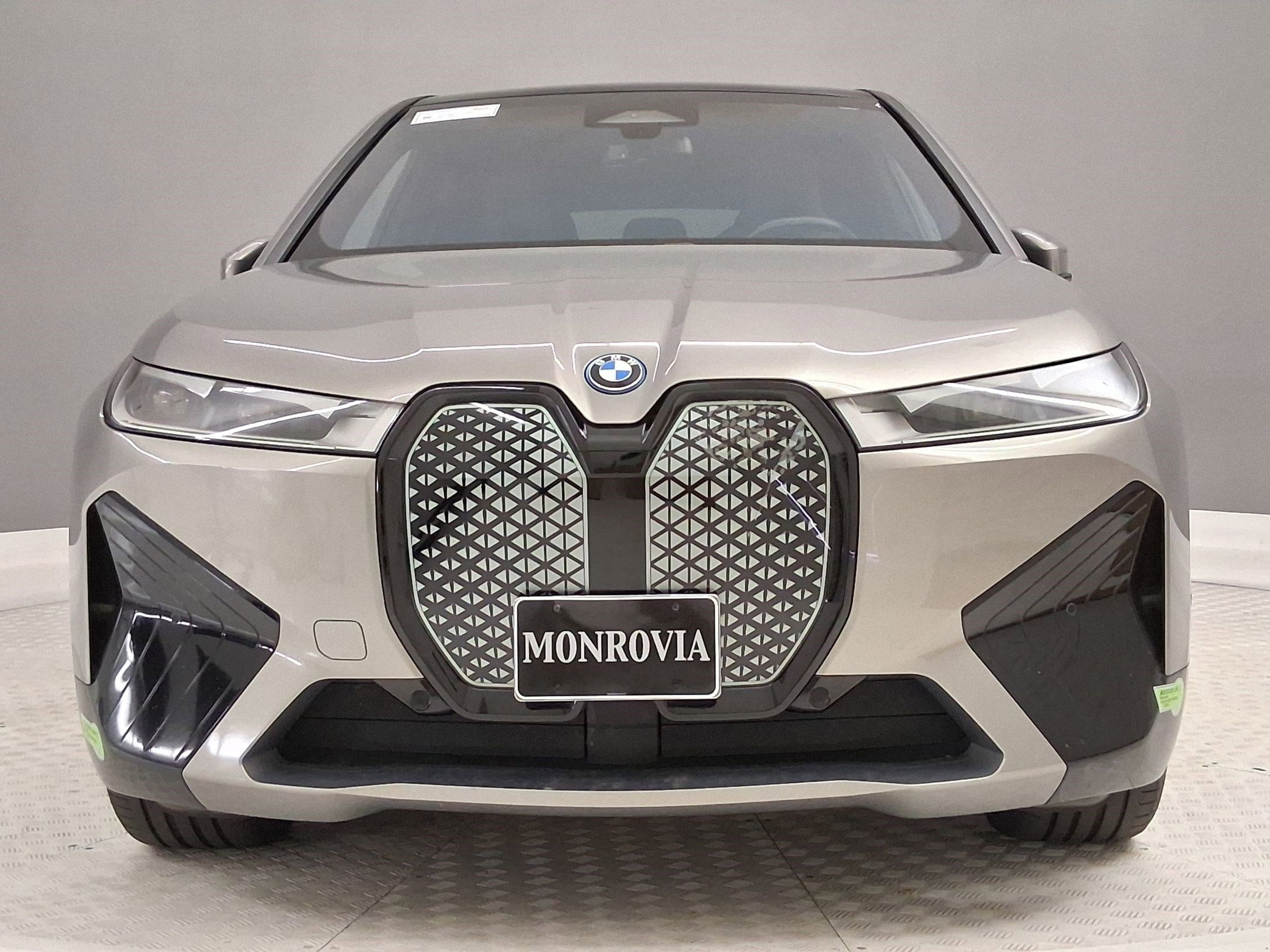 Used 2023 BMW iX xDrive50 w/ Sport Package image 4