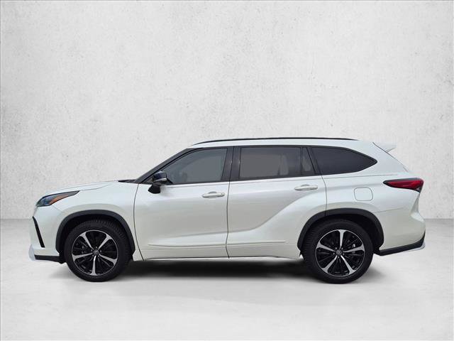 Used 2021 Toyota Highlander XSE FWD image 8