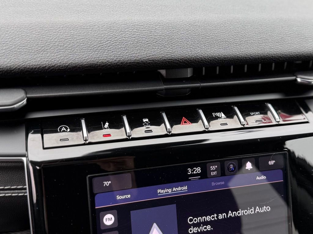 Used 2024 Jeep Grand Cherokee Laredo image 14