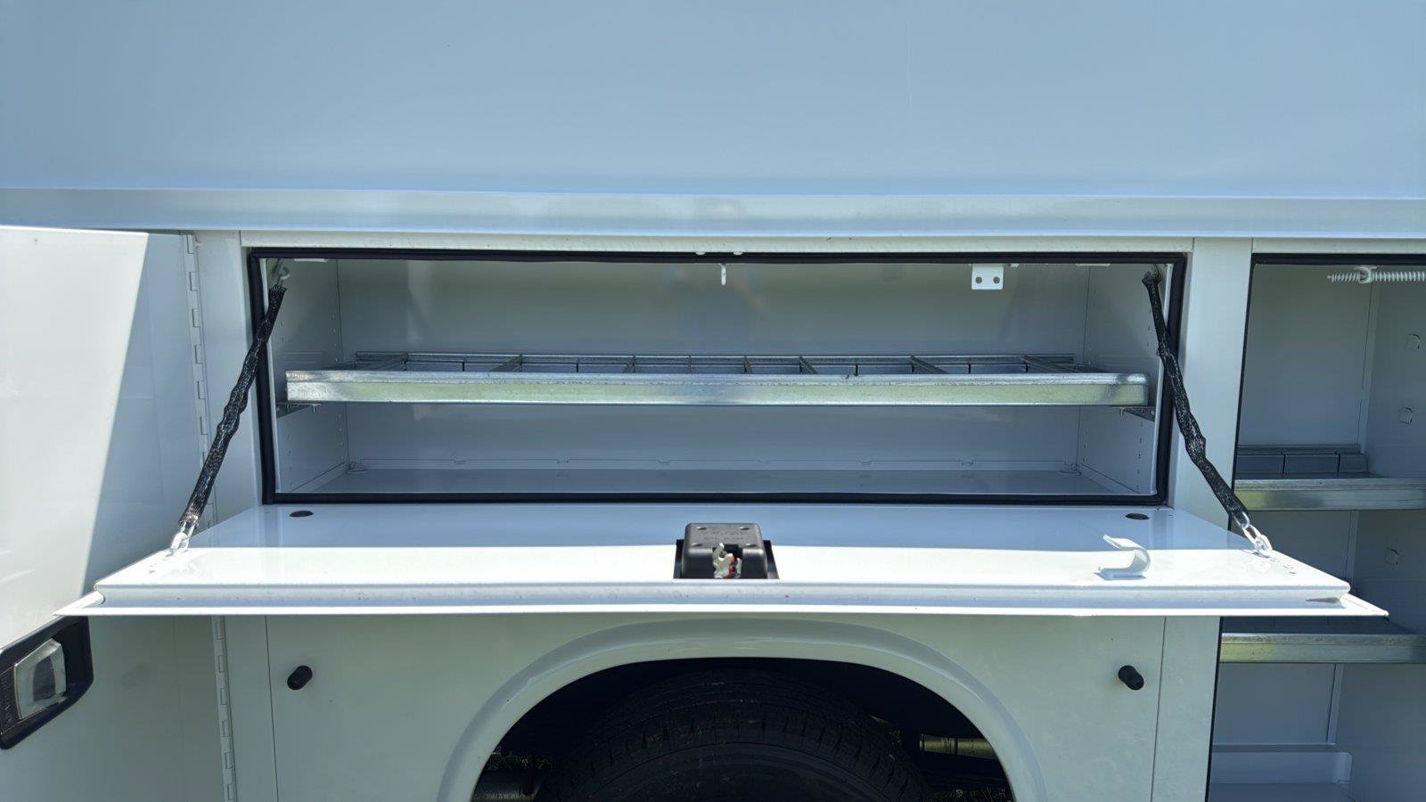 New 2027 Ford E-350 and Econoline 350 Super Duty w/ Power Equipment Group RWD image 19