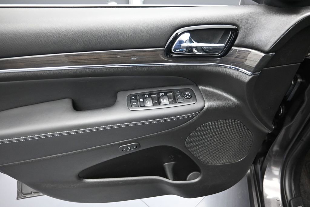 Used 2019 Jeep Grand Cherokee Overland RWD image 10