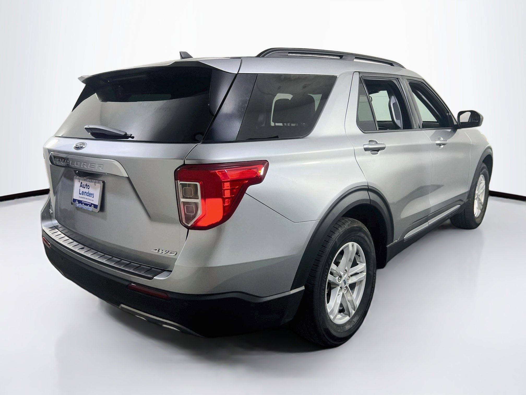 Used 2021 Ford Explorer XLT w/ Equipment Group 202A AWD/4WD image 5