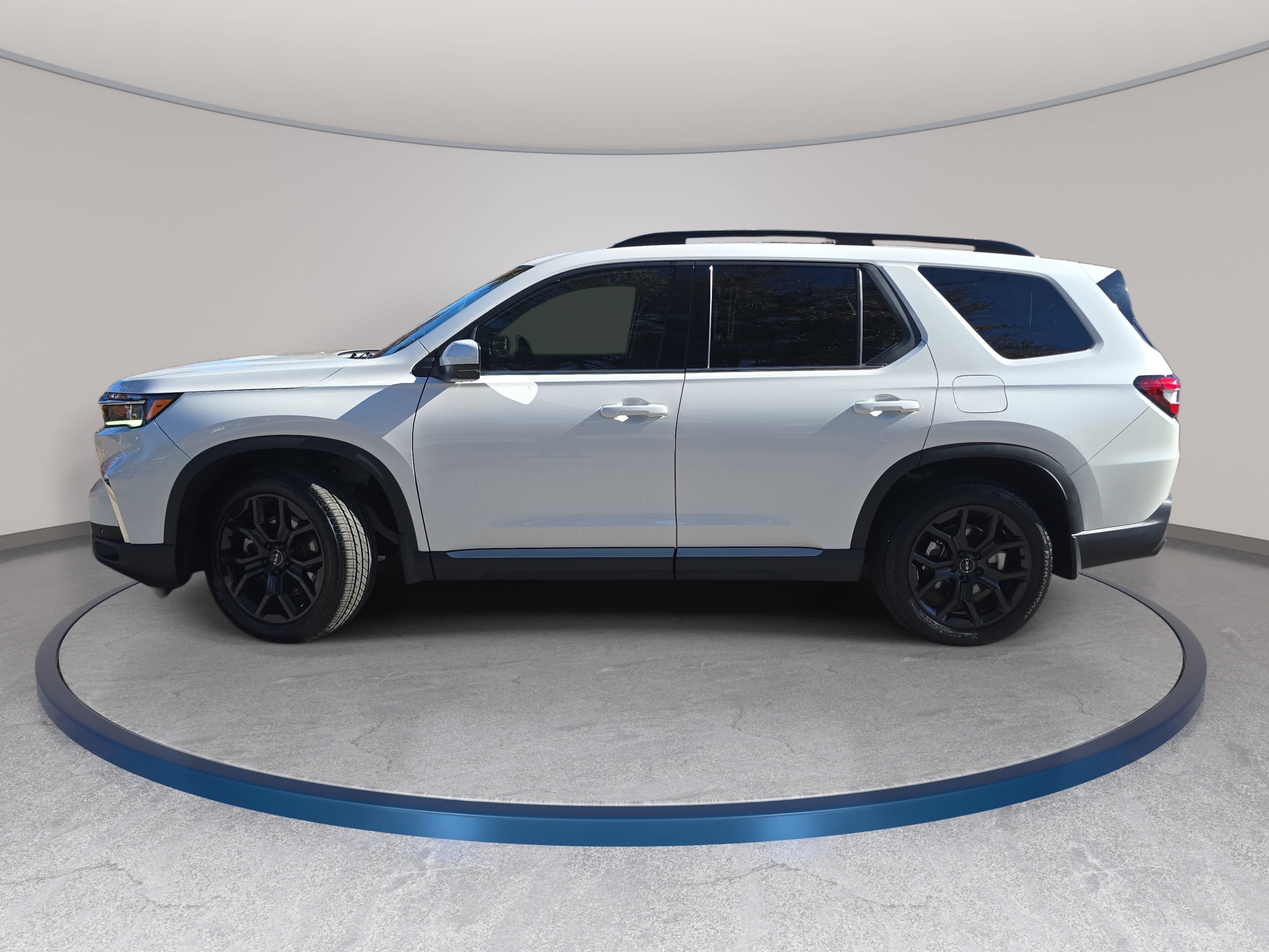 Used 2025 Honda Pilot Touring image 8