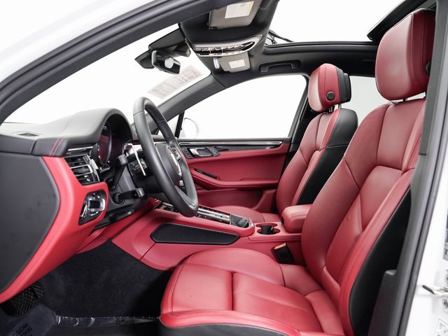 Used 2025 Porsche Macan image 6