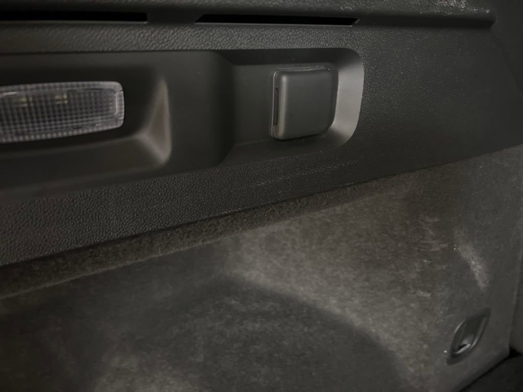 Used 2023 Buick Envision Essence AWD/4WD image 36