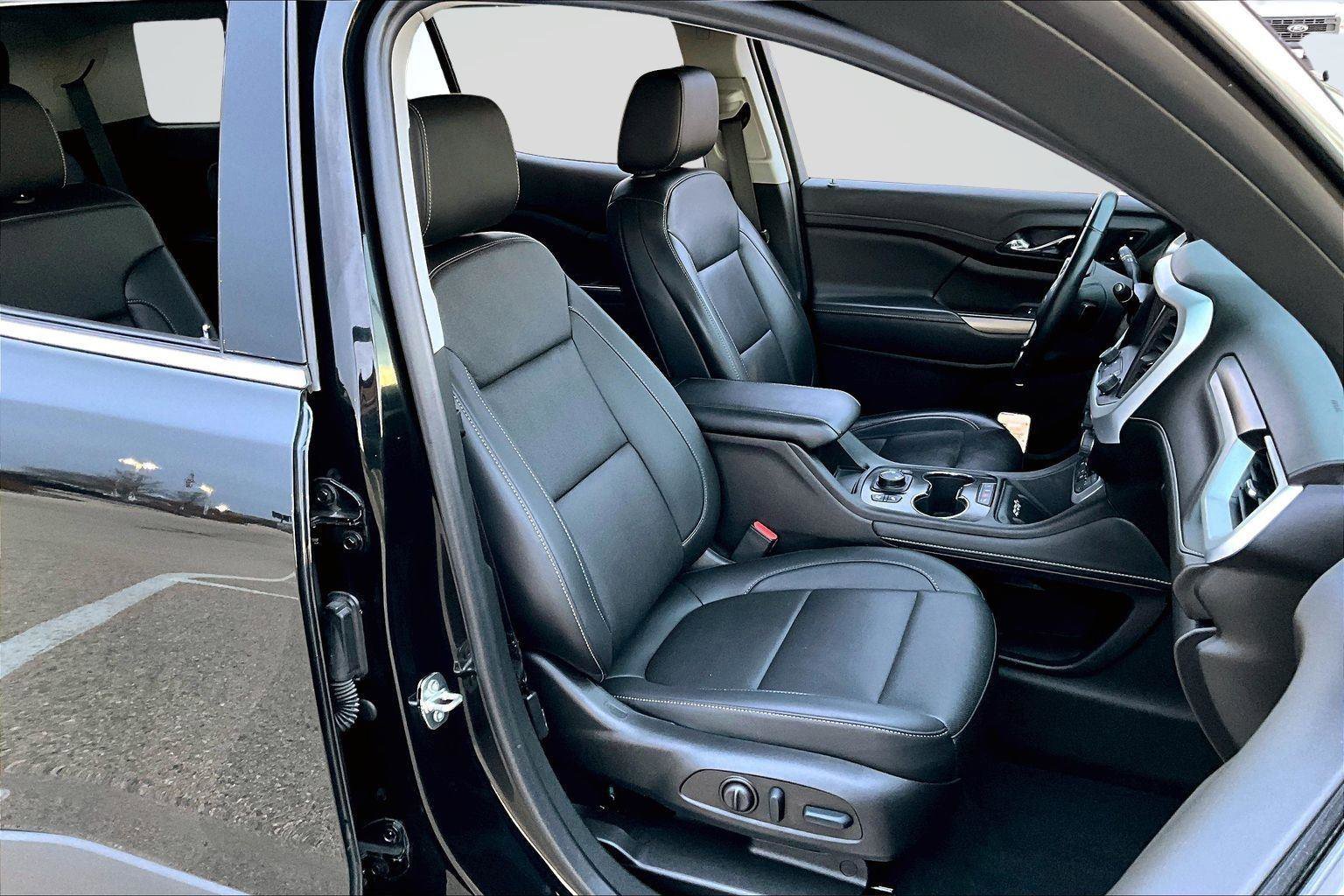 Used 2023 GMC Acadia SLT w/ Technology Package image 7