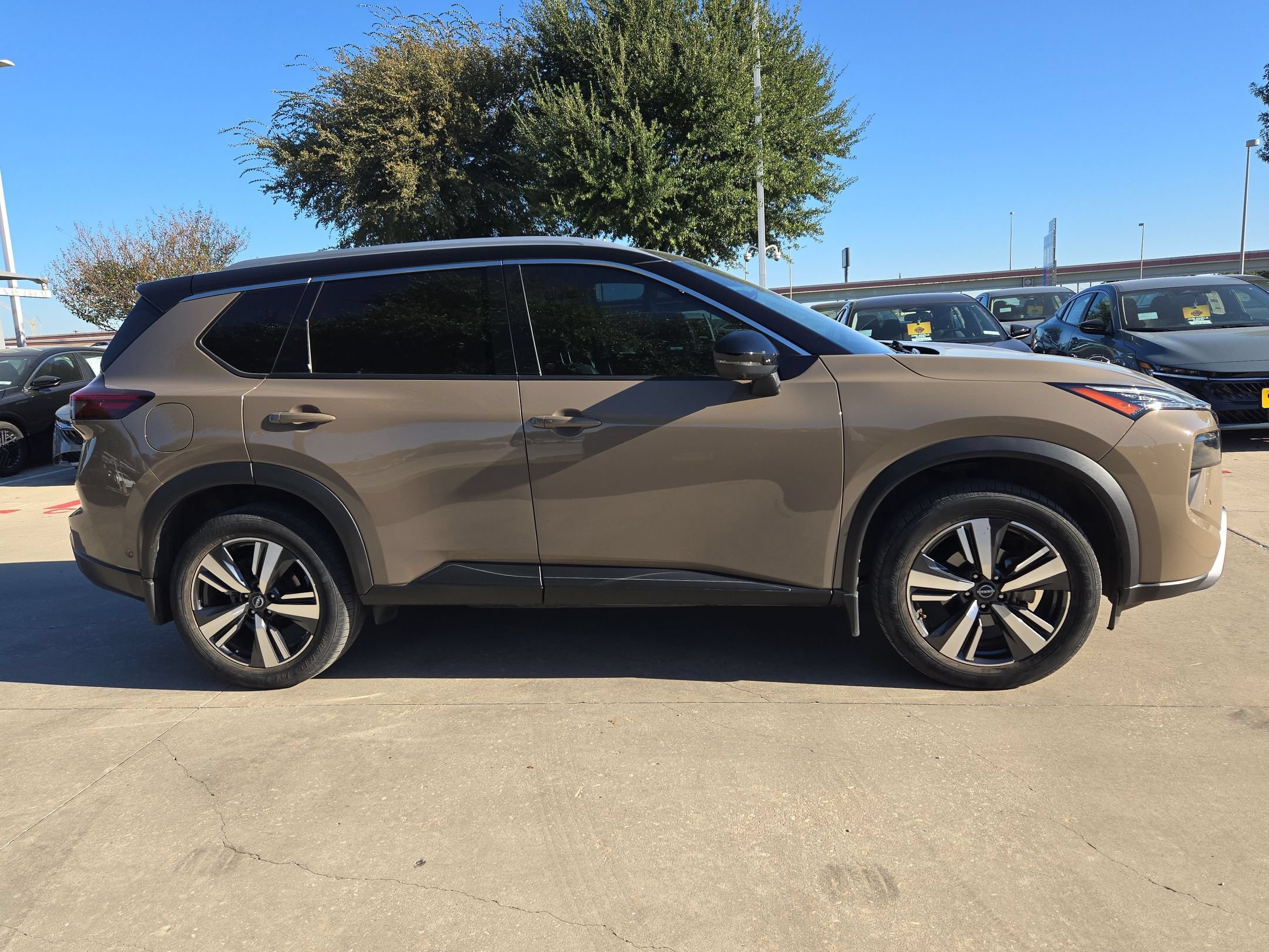 Certified 2024 Nissan Rogue SL w/ SL Premium Package FWD image 2