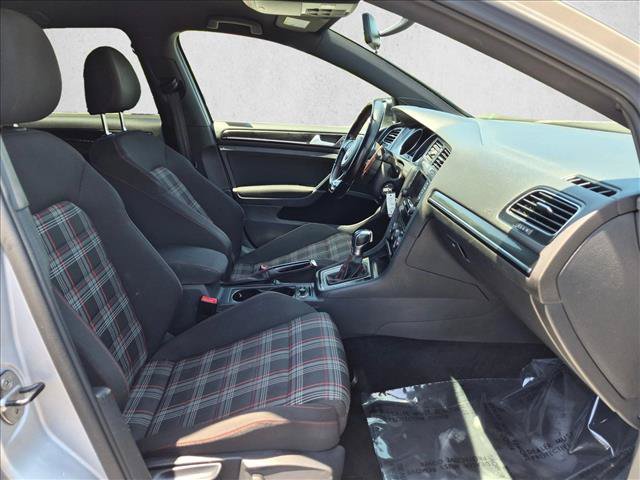 Used 2015 Volkswagen GTI SE FWD image 18