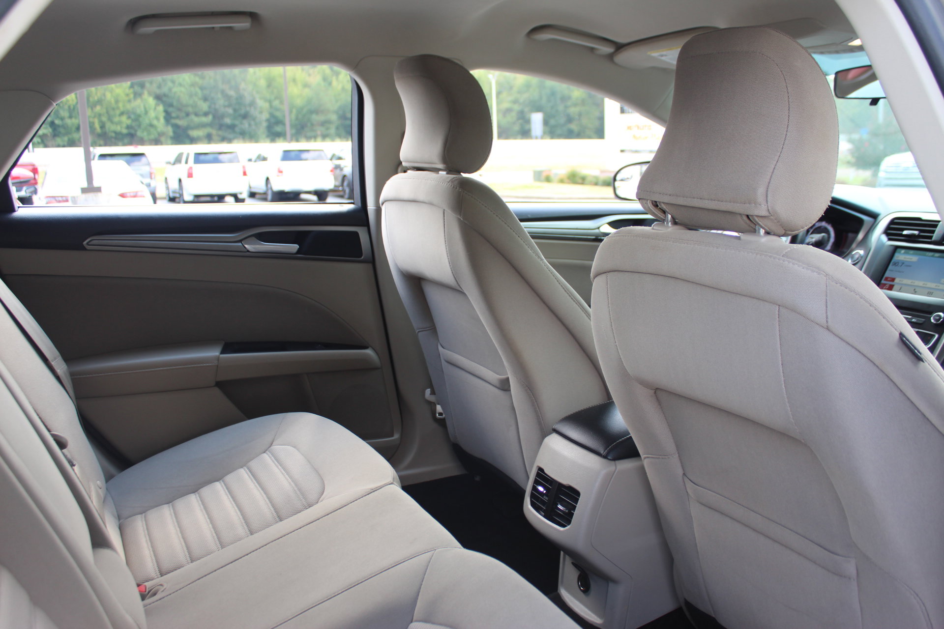 Used 2018 Ford Fusion SE w/ Fusion SE Technology Package image 27