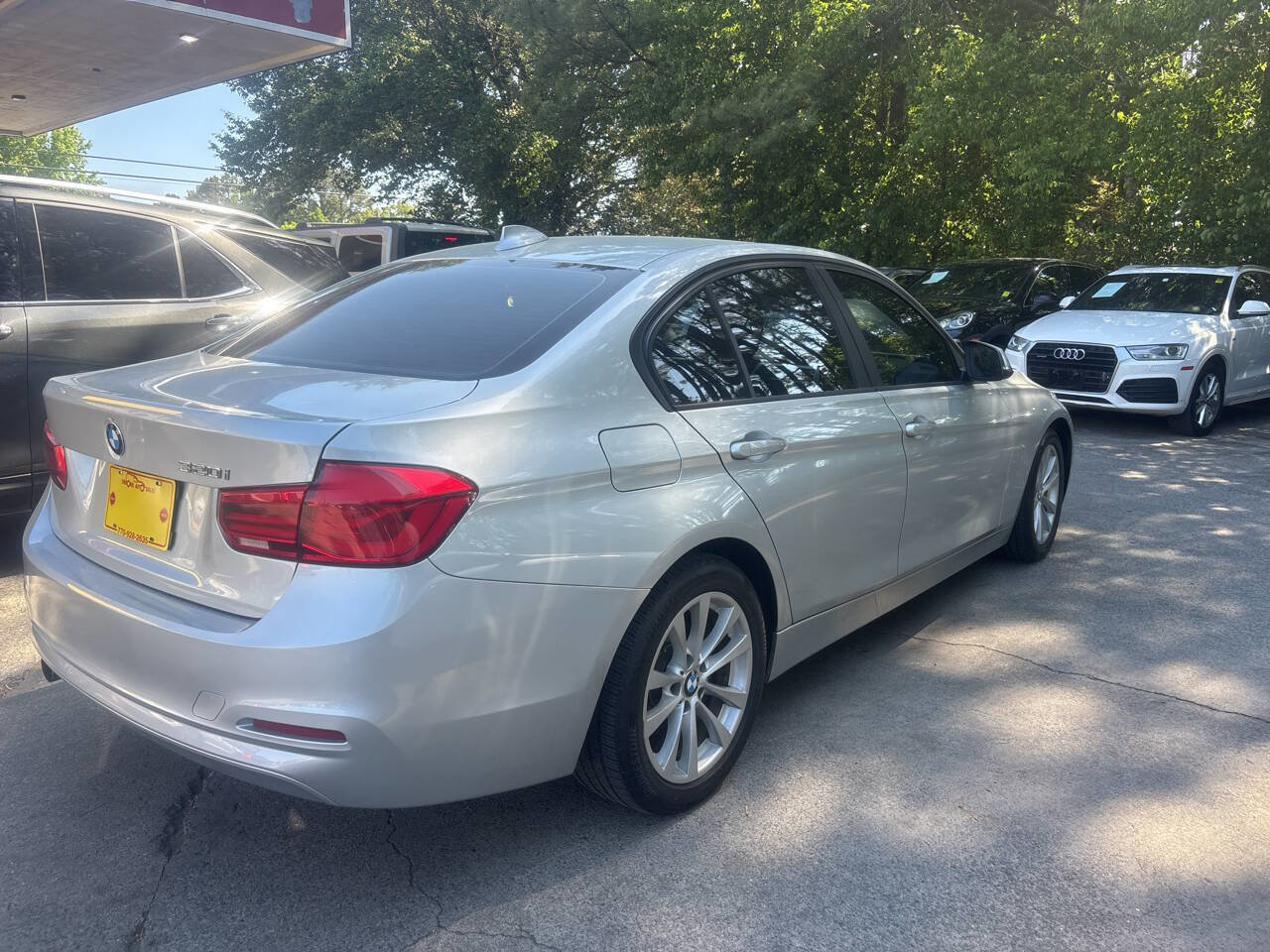 Used 2016 BMW 320i Sedan RWD image 4