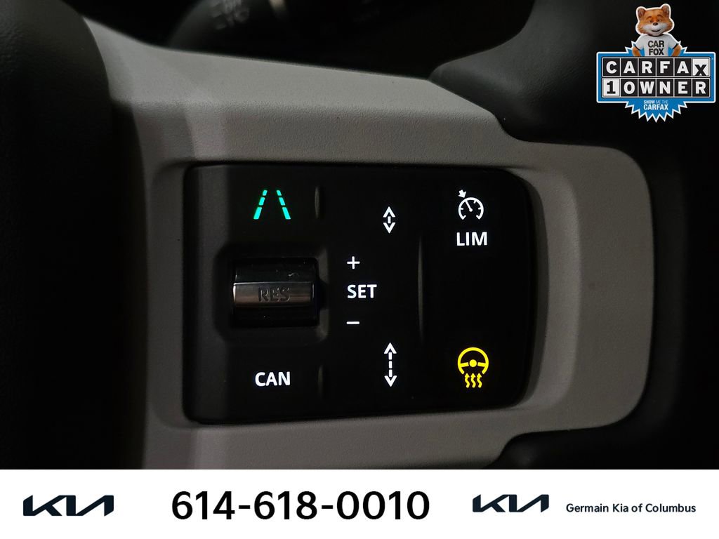 Used 2025 Land Rover Defender 110 X-Dynamic SE image 32