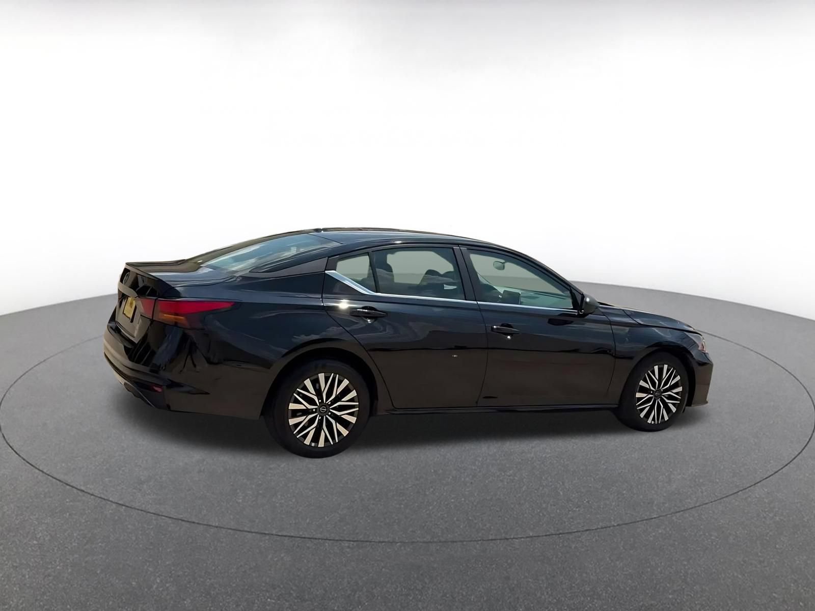Used 2026 Nissan Altima 2.5 SV FWD image 12
