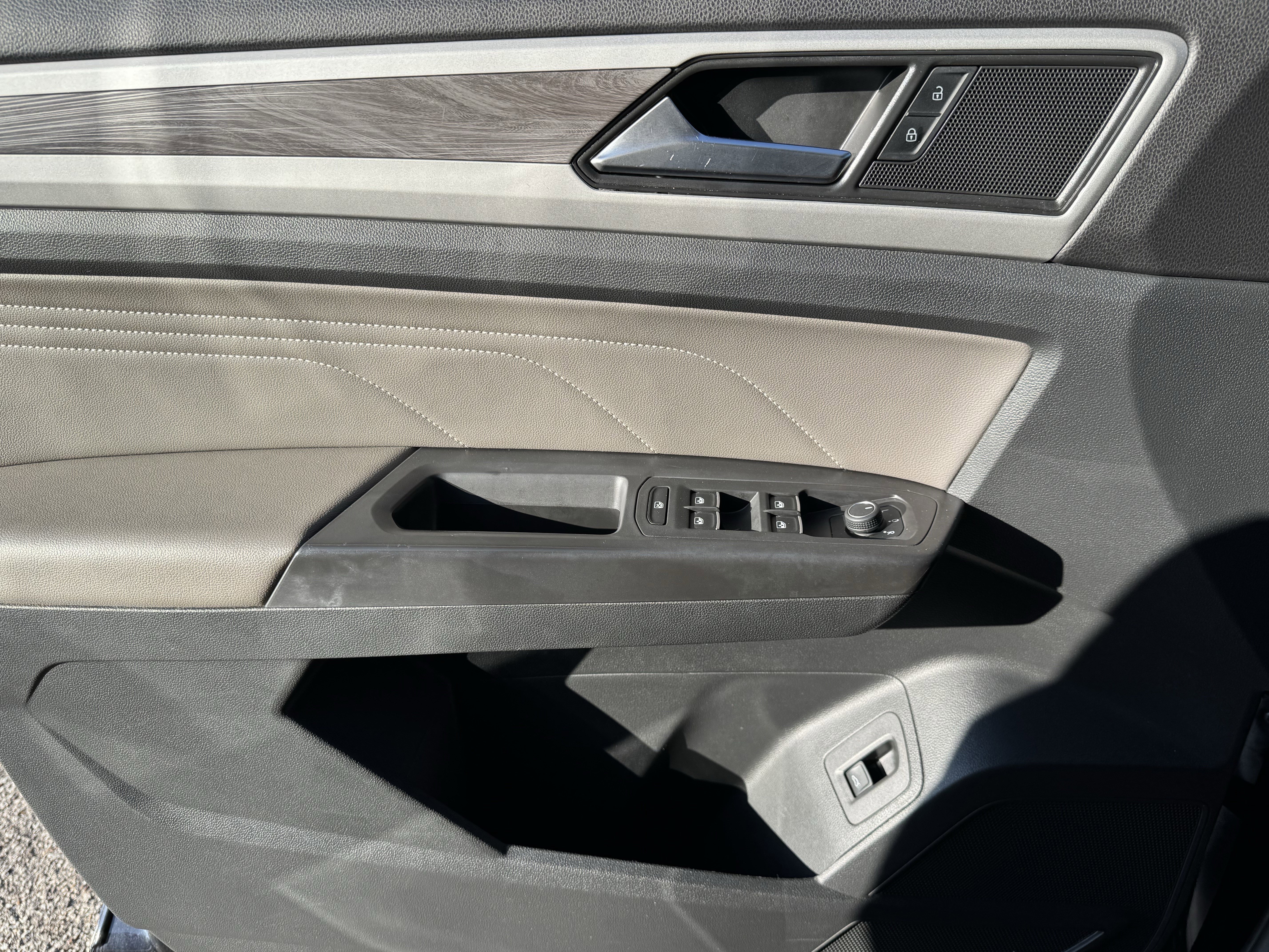 Used 2023 Volkswagen Atlas Cross Sport SE image 9