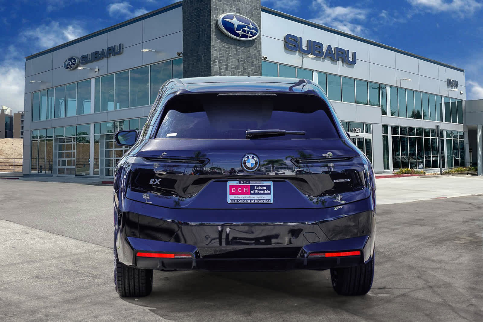 Used 2023 BMW iX xDrive50 w/ Sport Package image 5