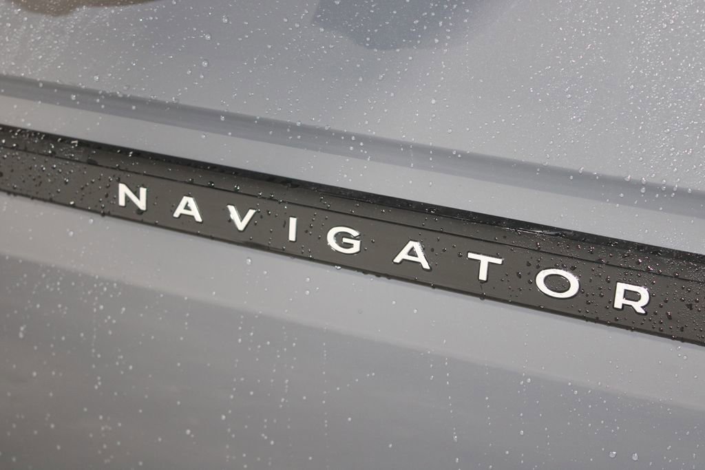 Used 2025 Lincoln Navigator Black Label AWD/4WD image 12