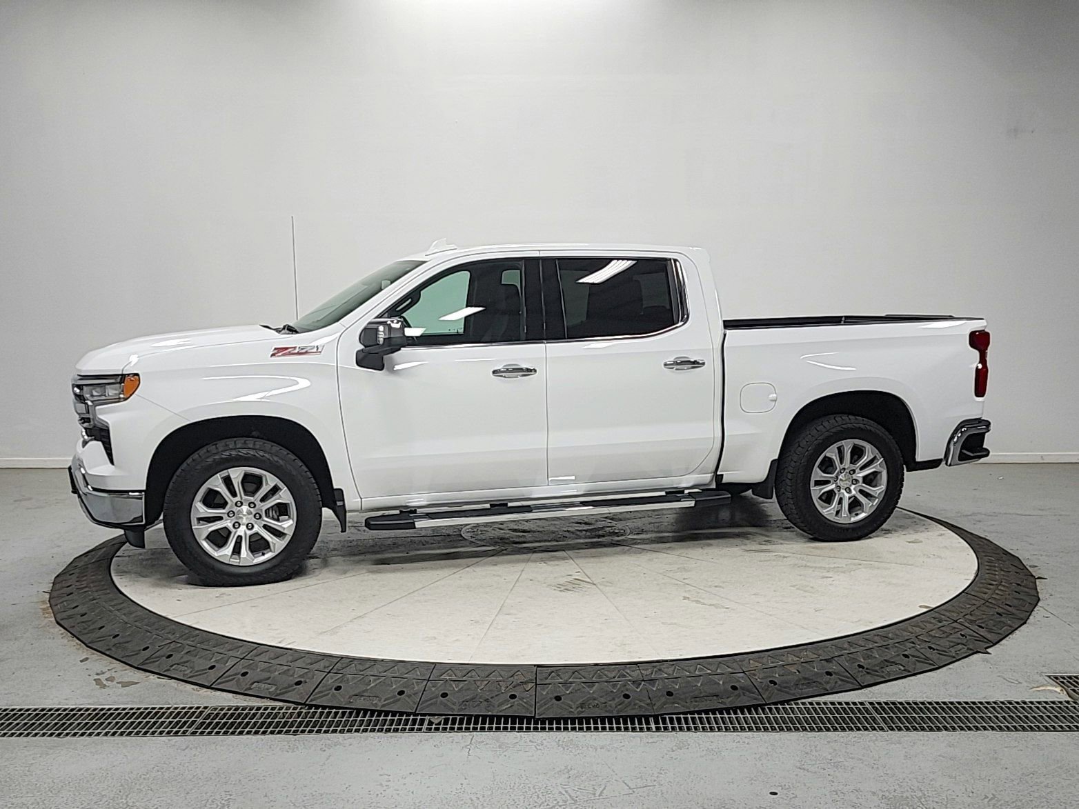 Used 2024 Chevrolet Silverado 1500 LTZ image 4