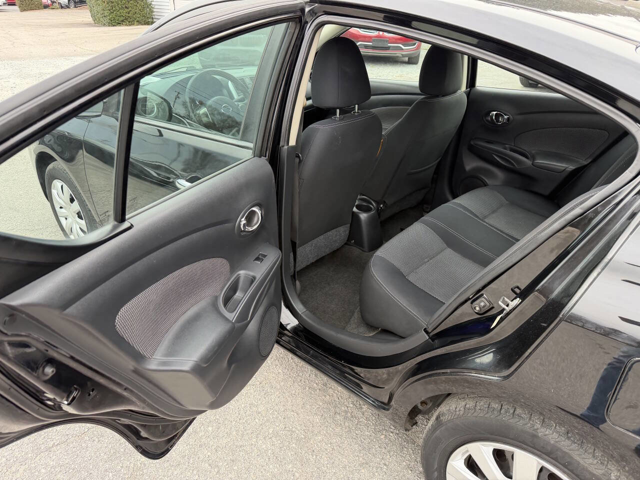 Used 2014 Nissan Versa SV image 13