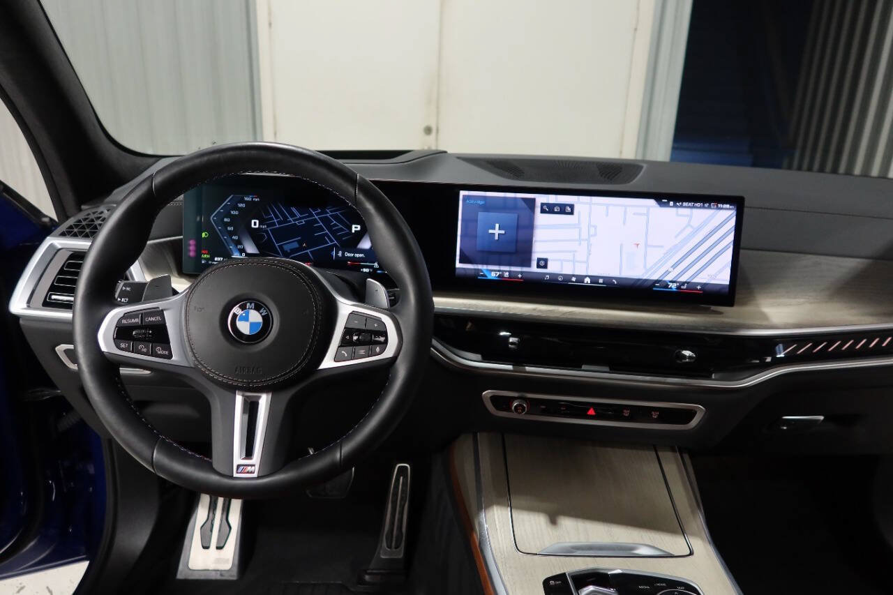 Used 2025 BMW X7 M60i AWD/4WD image 22
