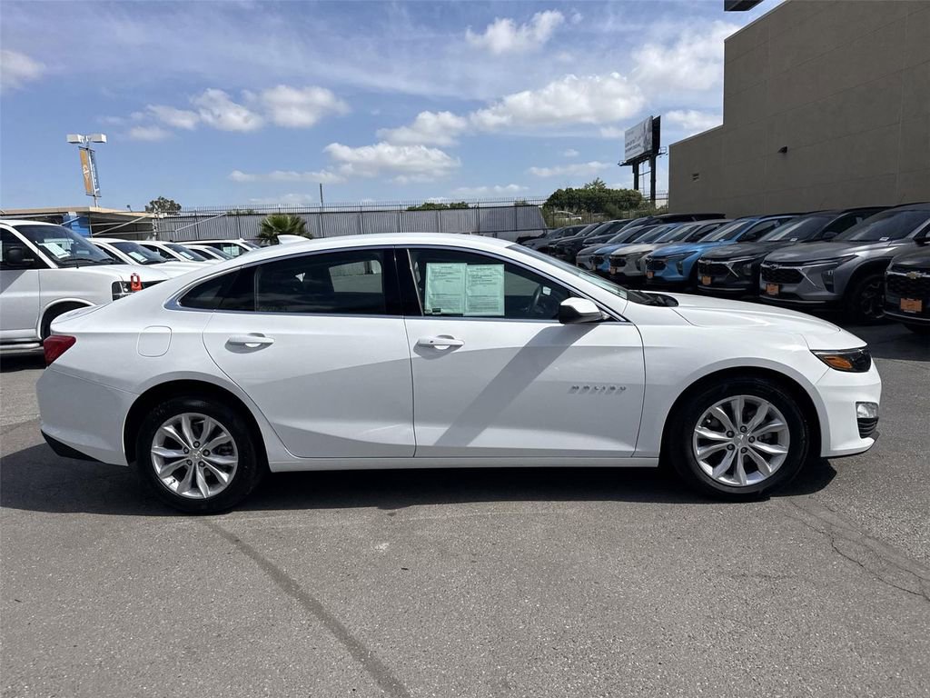 Used 2025 Chevrolet Malibu LT FWD image 2