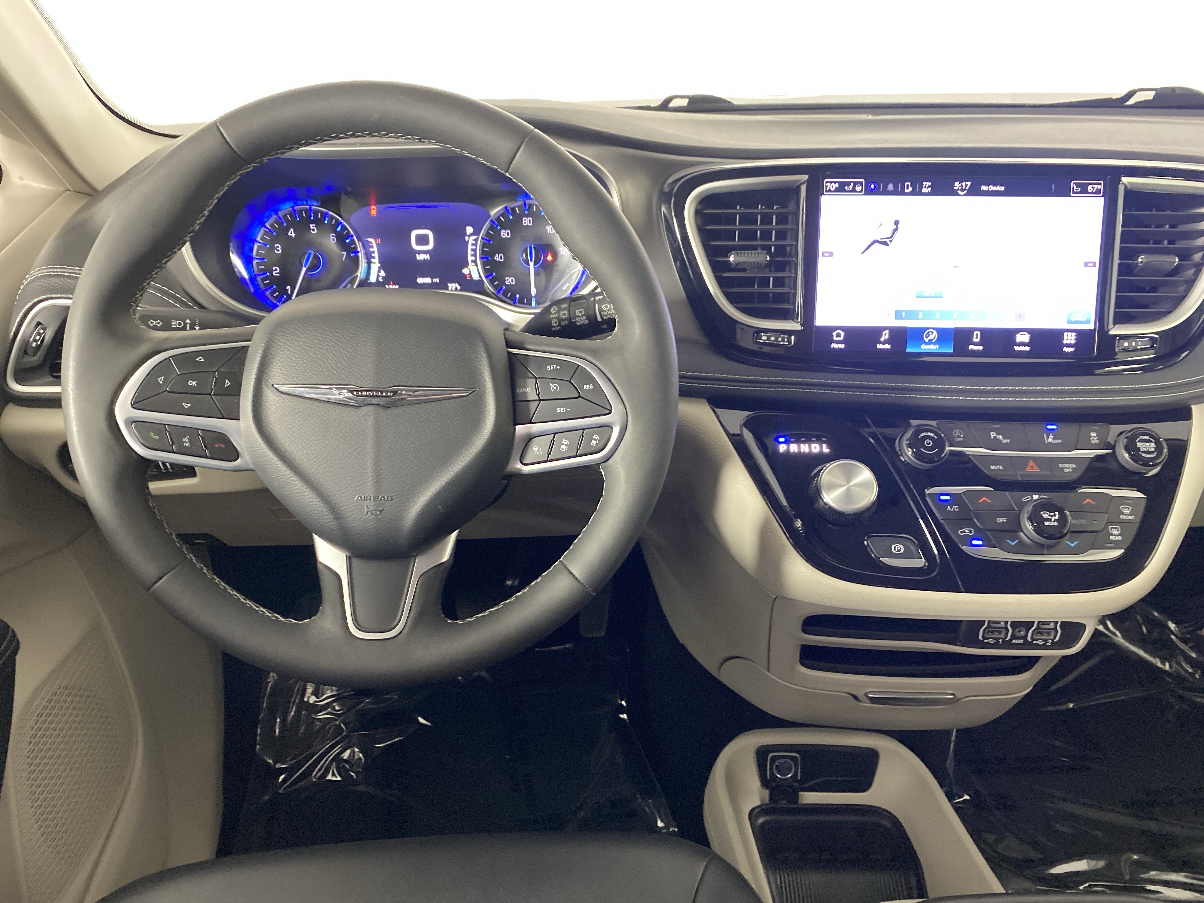 Used 2024 Chrysler Pacifica Touring-L AWD/4WD image 37
