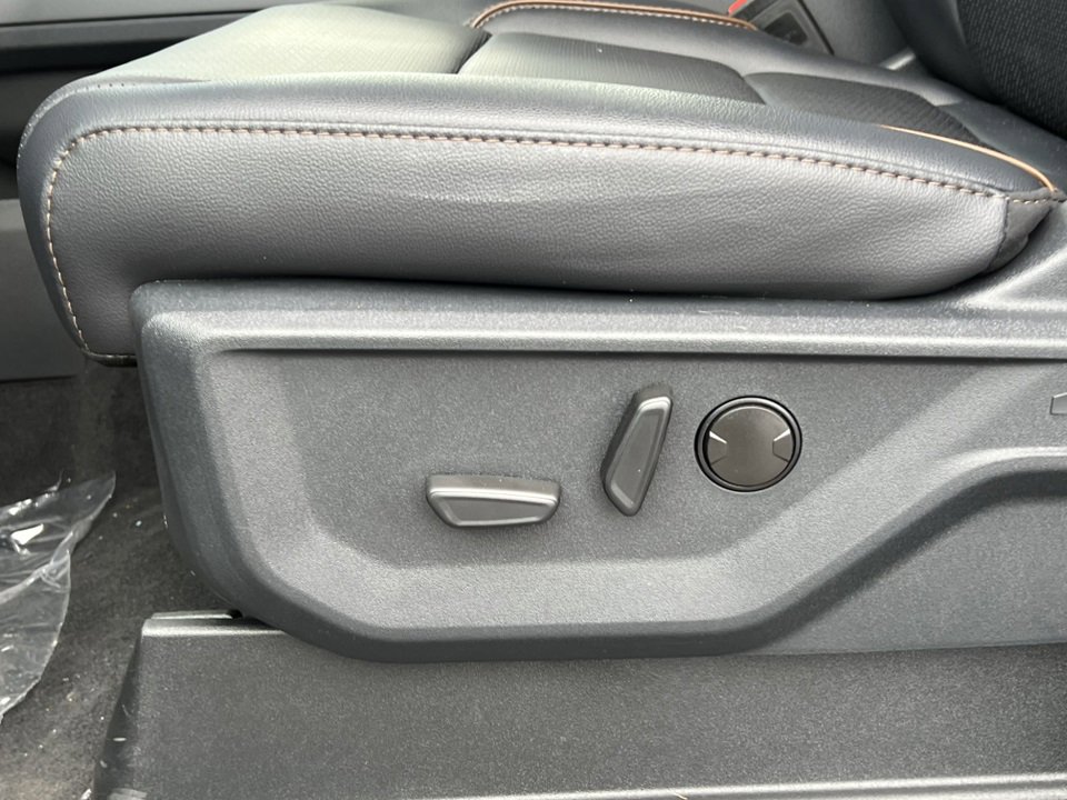 New 2026 Ford F250 Lariat w/ Black Appearance Package image 12