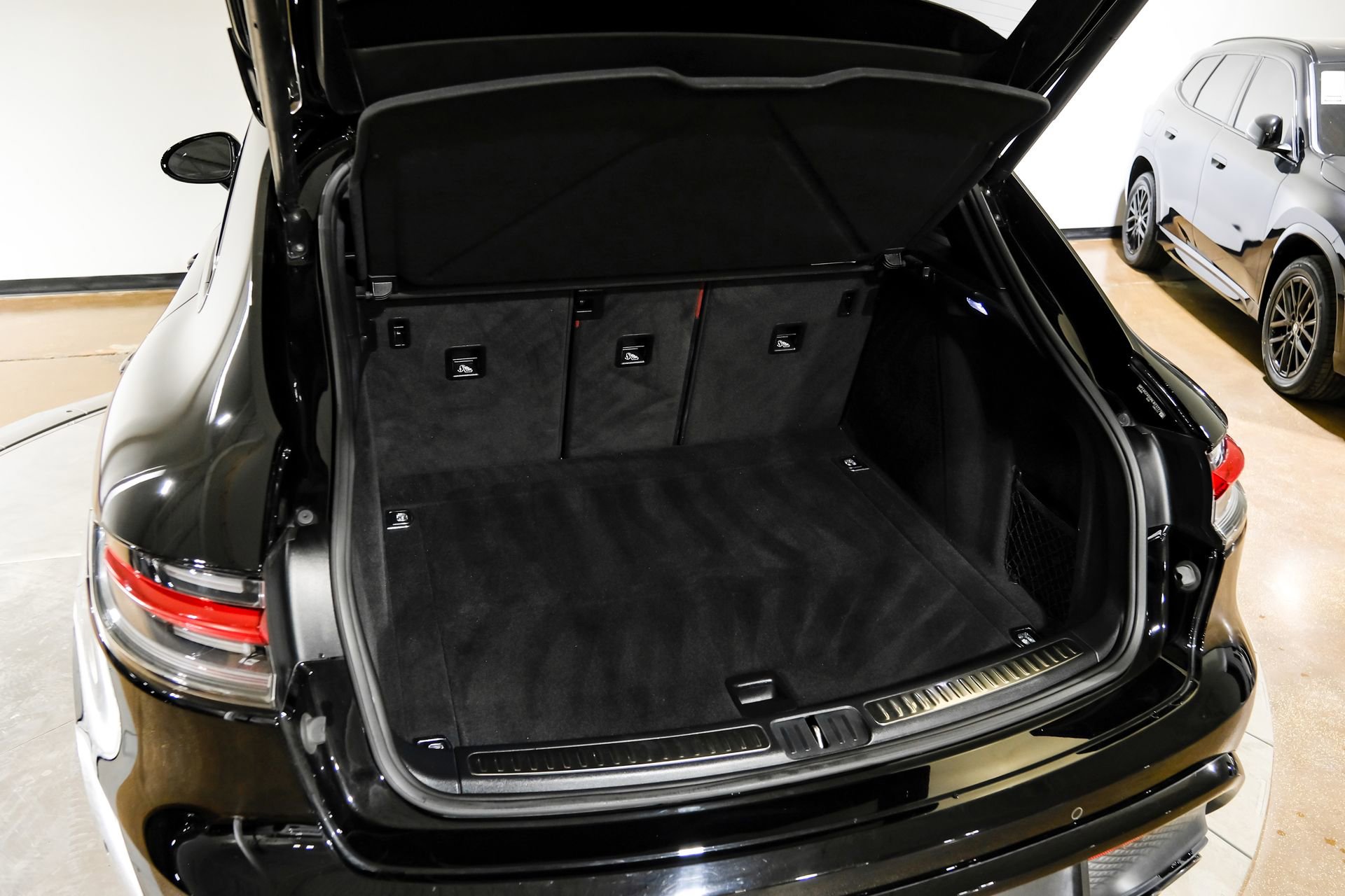 Used 2022 Porsche Macan S AWD/4WD image 63