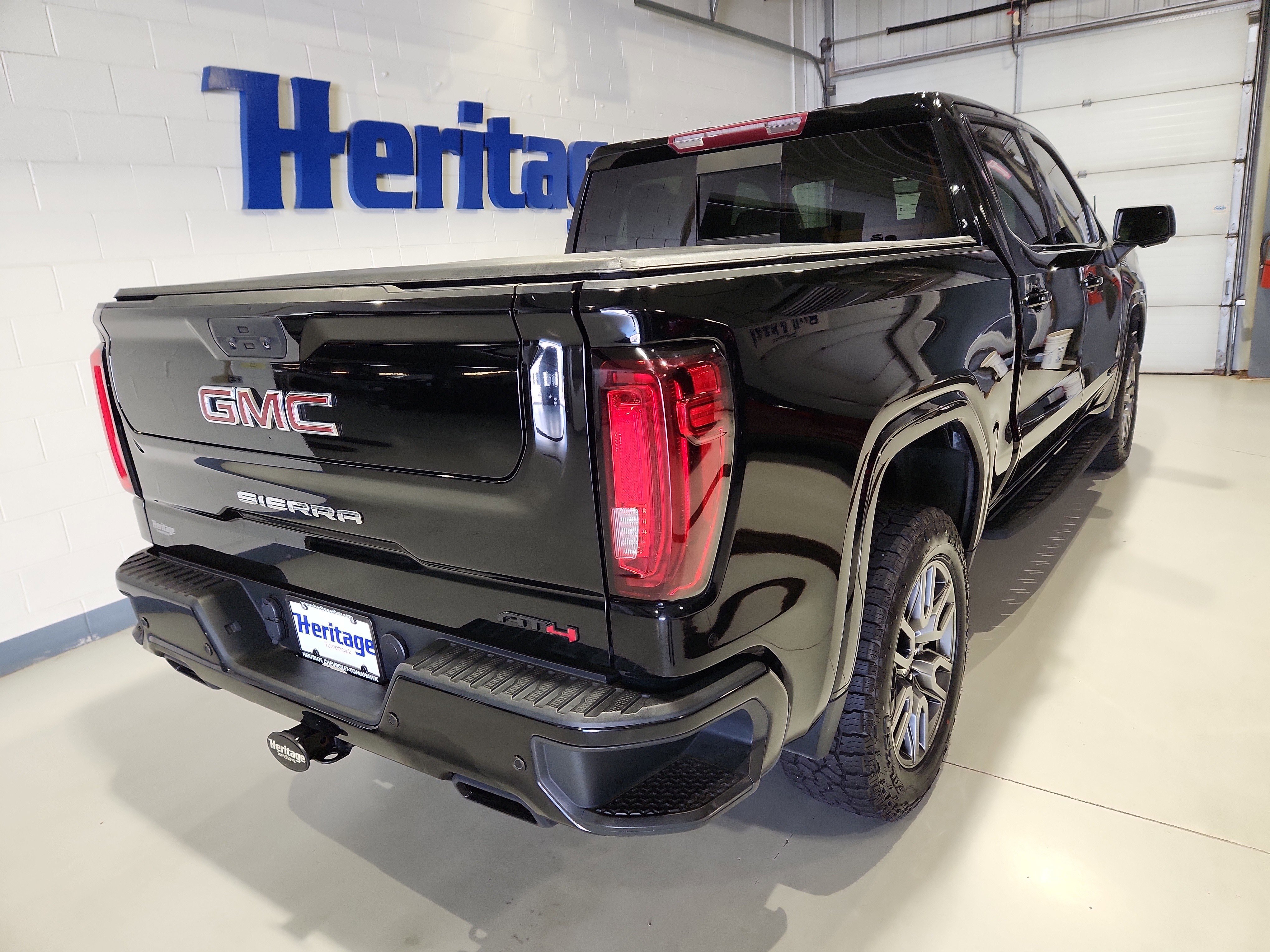 Certified 2022 GMC Sierra 1500 AT4 w/ AT4 Premium Package image 25