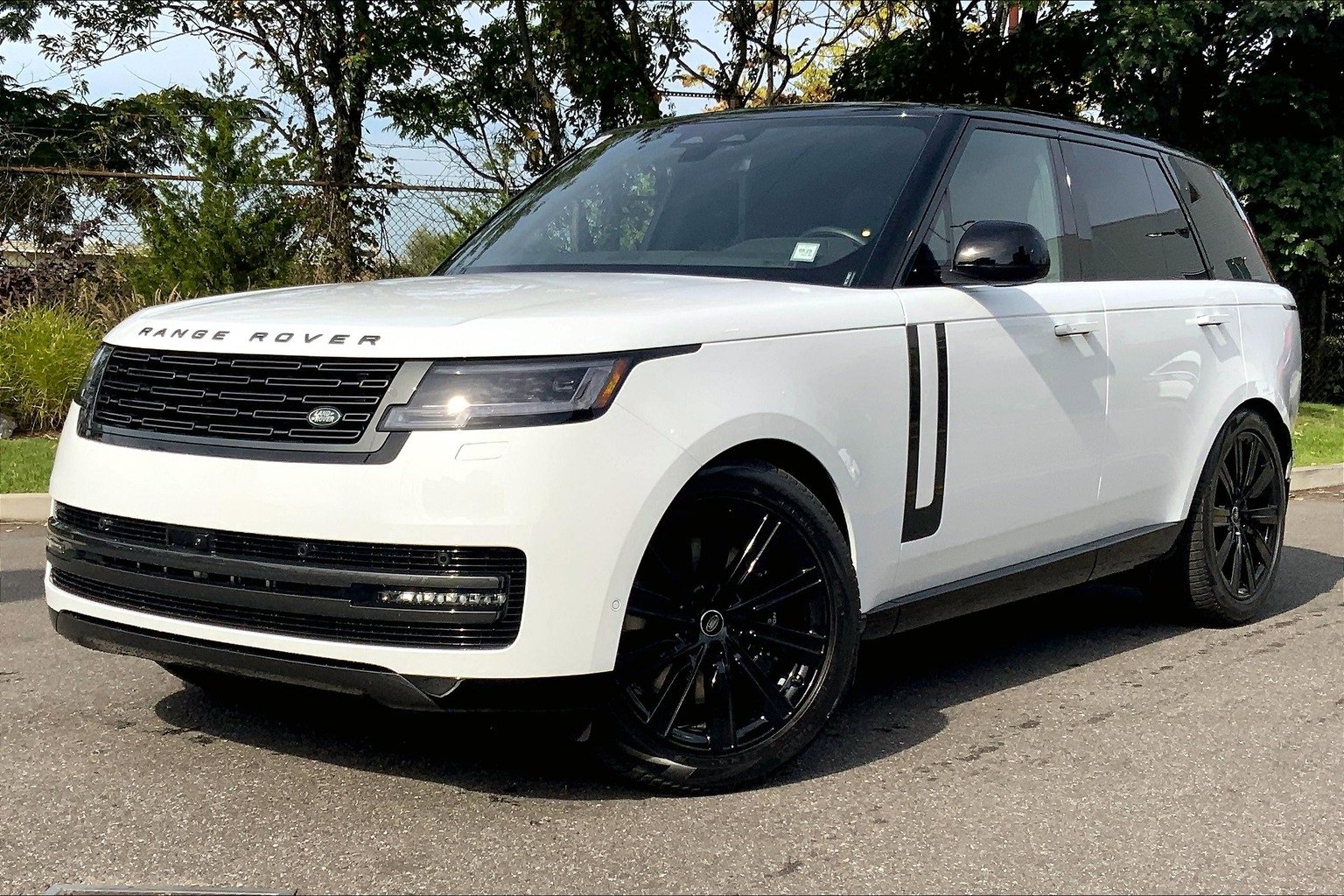 New 2025 Land Rover Range Rover SE