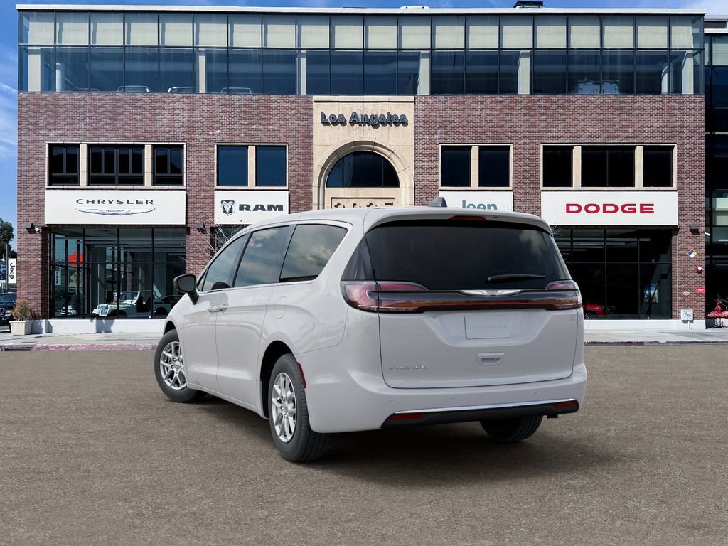 New 2026 Chrysler Pacifica Select image 3
