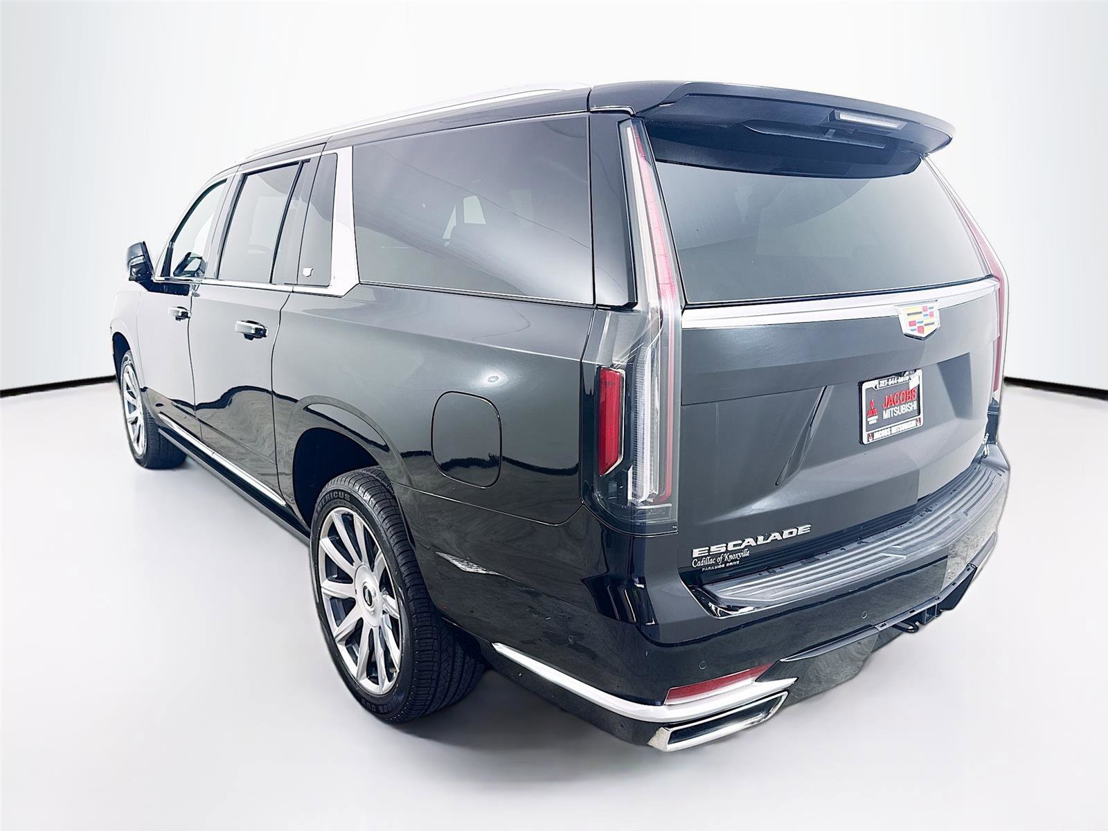Used 2023 Cadillac Escalade ESV Premium Luxury Platinum image 3