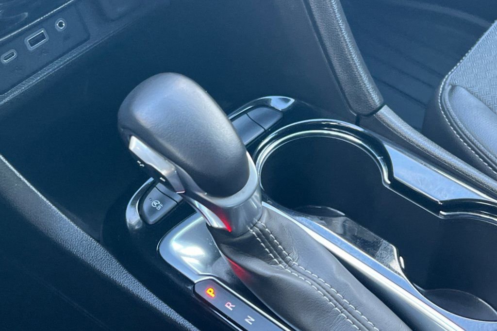 Used 2021 Buick Encore GX Select image 18