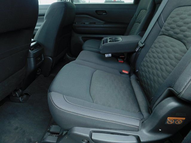 Used 2024 Nissan Pathfinder SV image 20