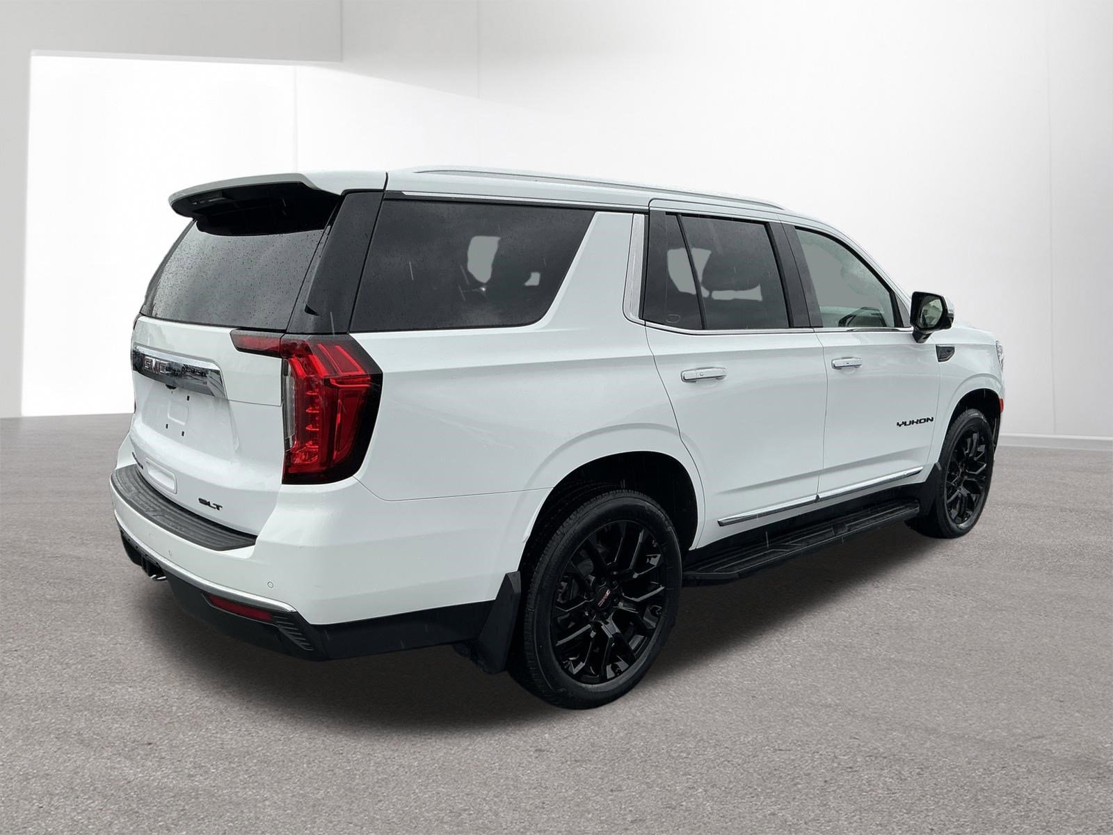 Used 2023 GMC Yukon SLT w/ SLT Premium Package AWD/4WD image 13