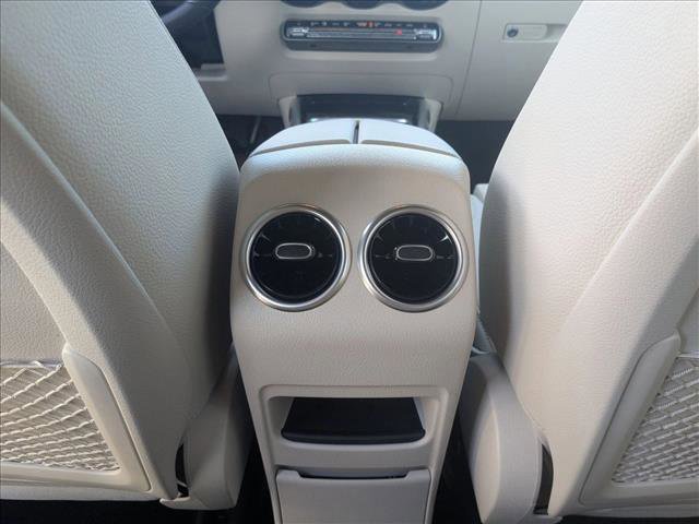 Used 2025 Mercedes-Benz GLB 250 image 18