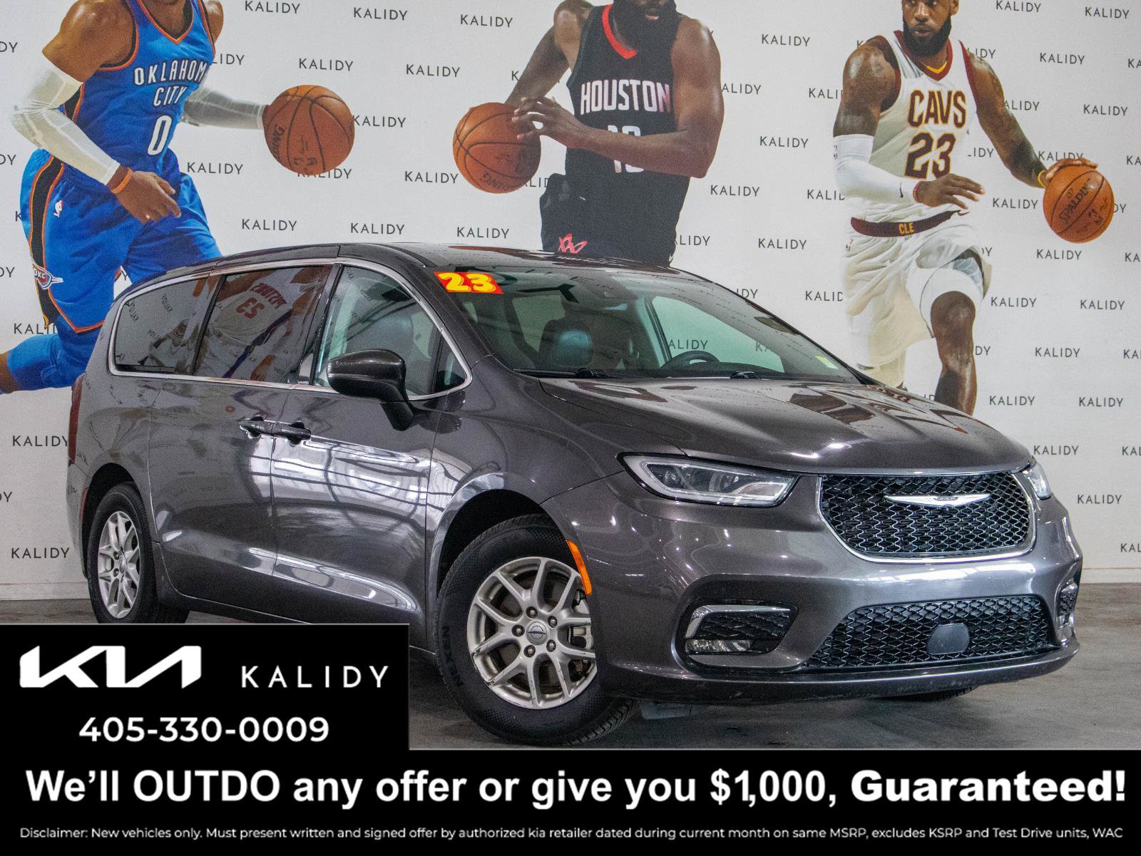 Used 2023 Chrysler Pacifica Touring-L FWD image 1