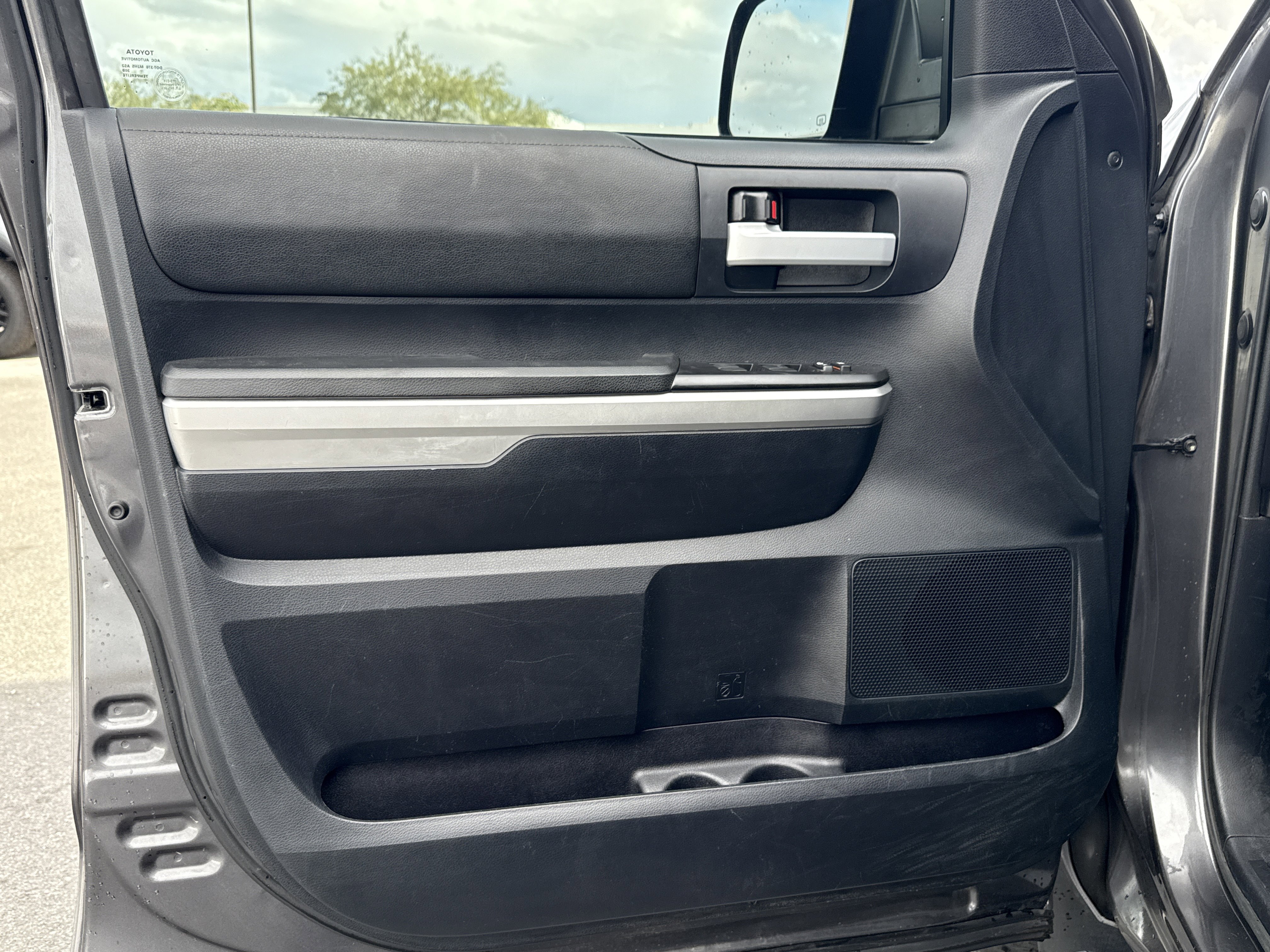 Used 2016 Toyota Tundra SR5 image 9