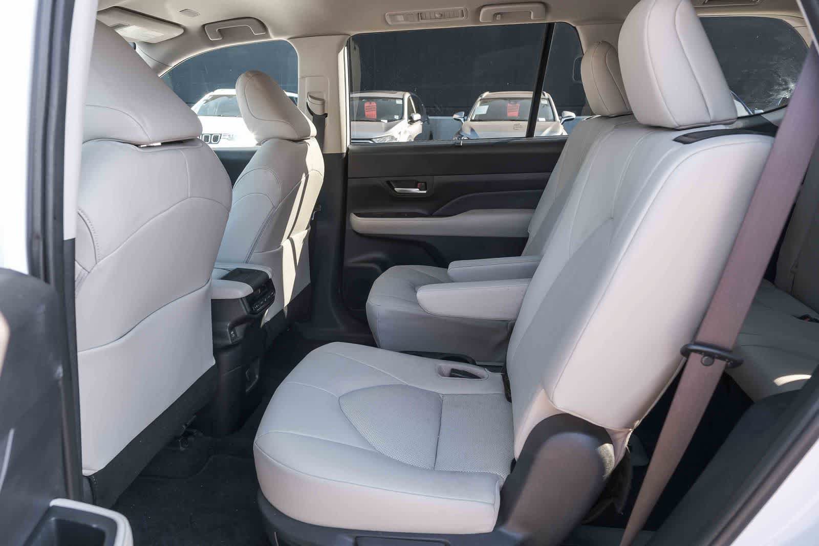 Certified 2024 Toyota Grand Highlander FWD image 19