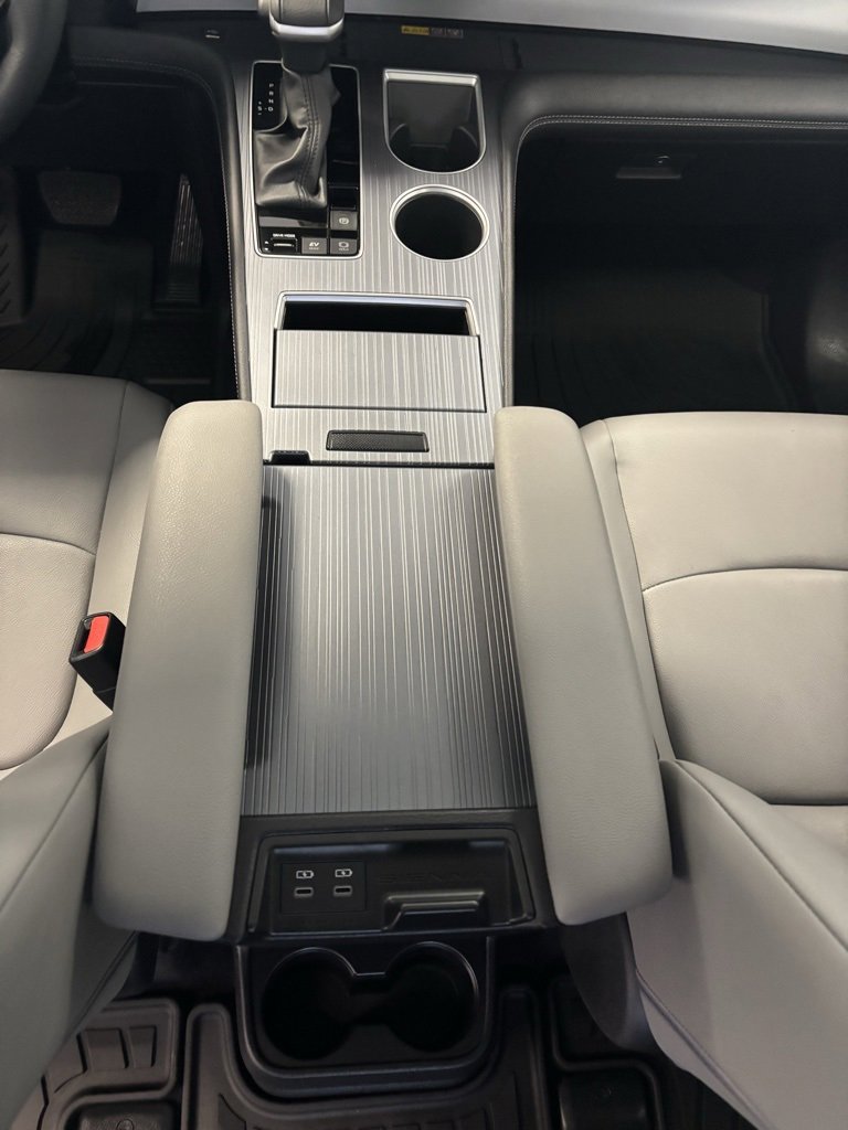 Used 2025 Toyota Sienna XLE image 19