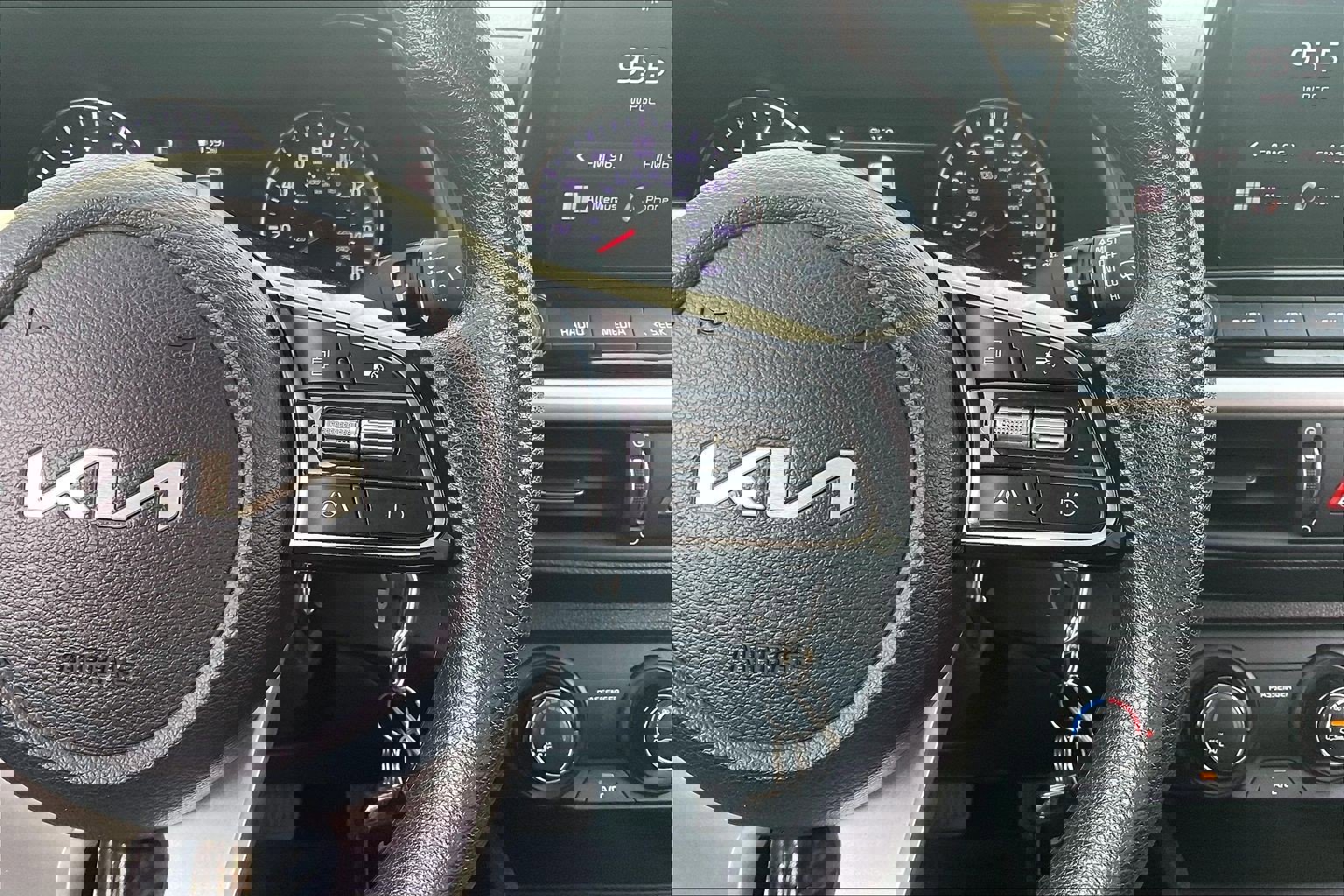 Used 2024 Kia Forte LXS image 24