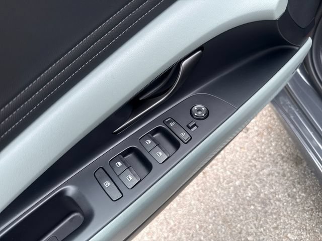 Used 2025 Hyundai Elantra Limited FWD image 10