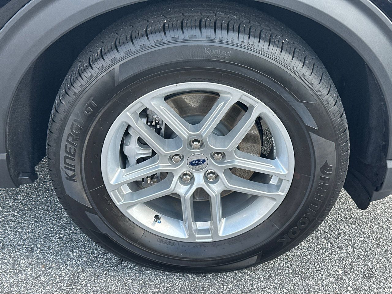 New 2026 Ford Explorer Active RWD image 12