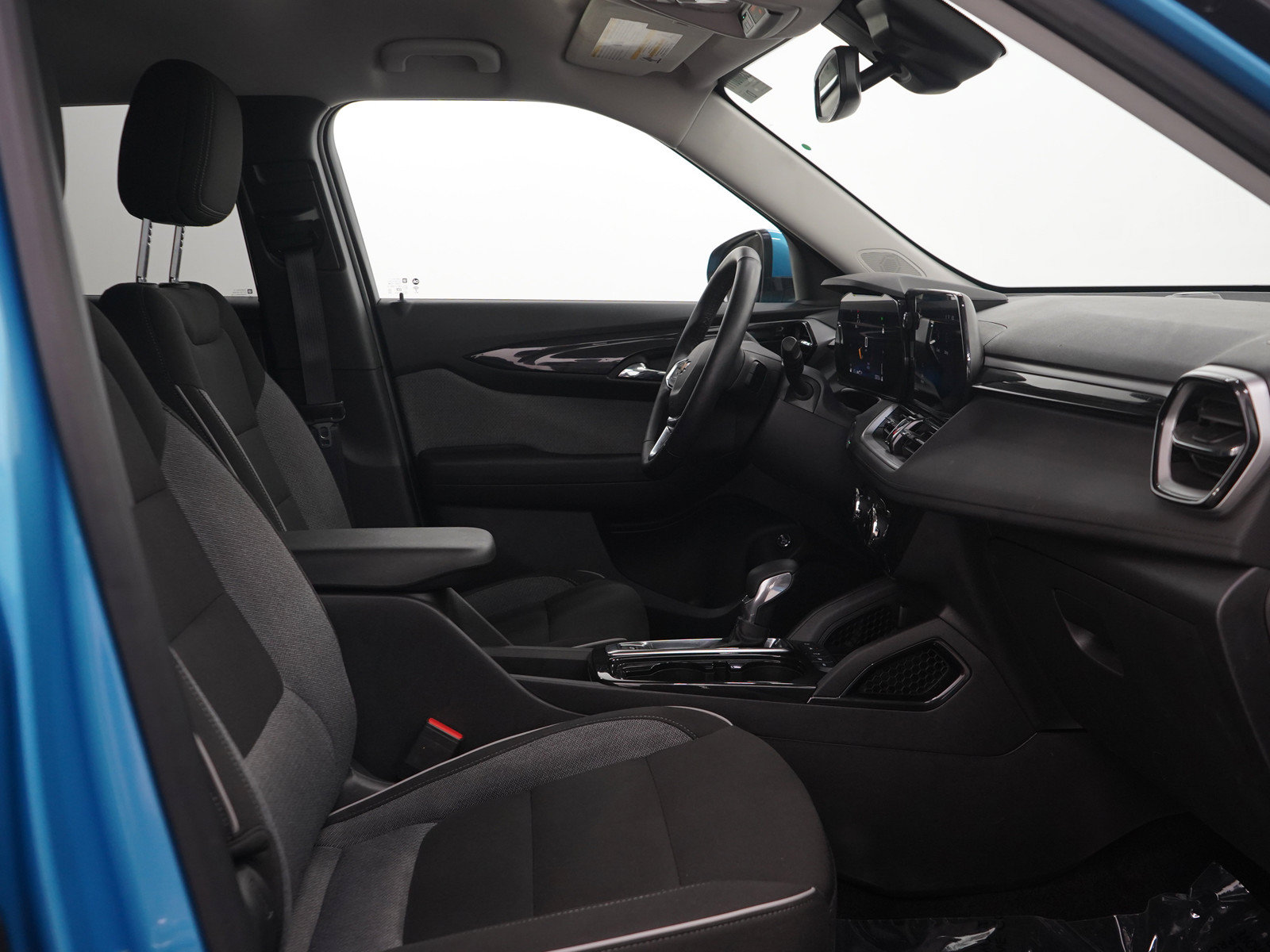 Used 2025 Chevrolet TrailBlazer LT w/ Convenience Package AWD/4WD image 13