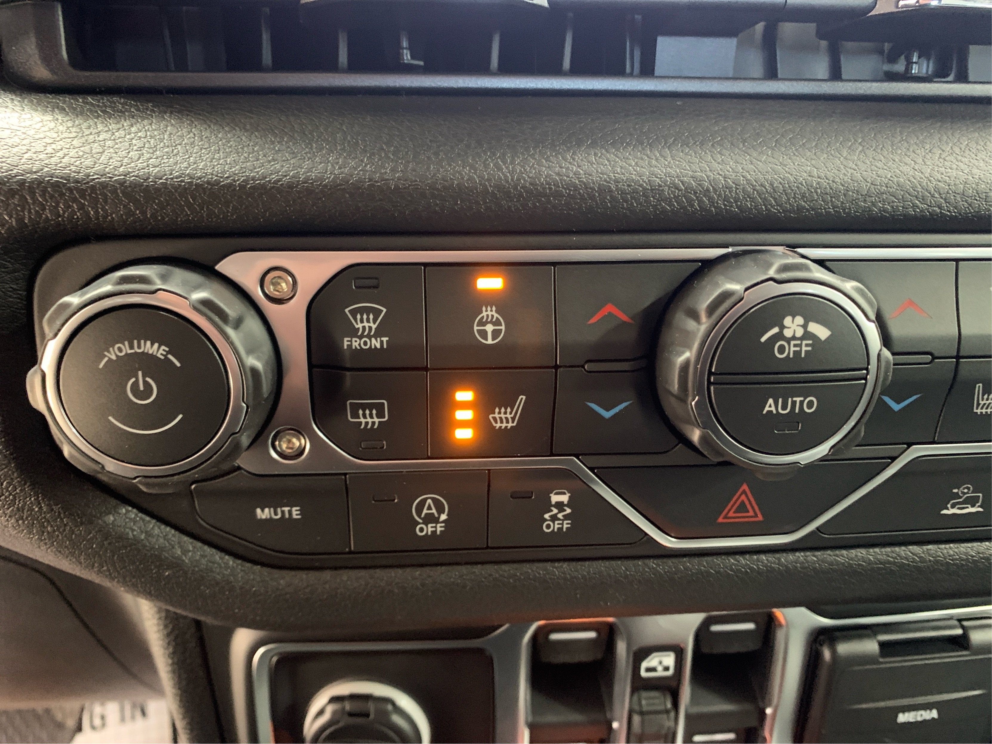 New 2026 Jeep Gladiator Sport AWD/4WD image 30